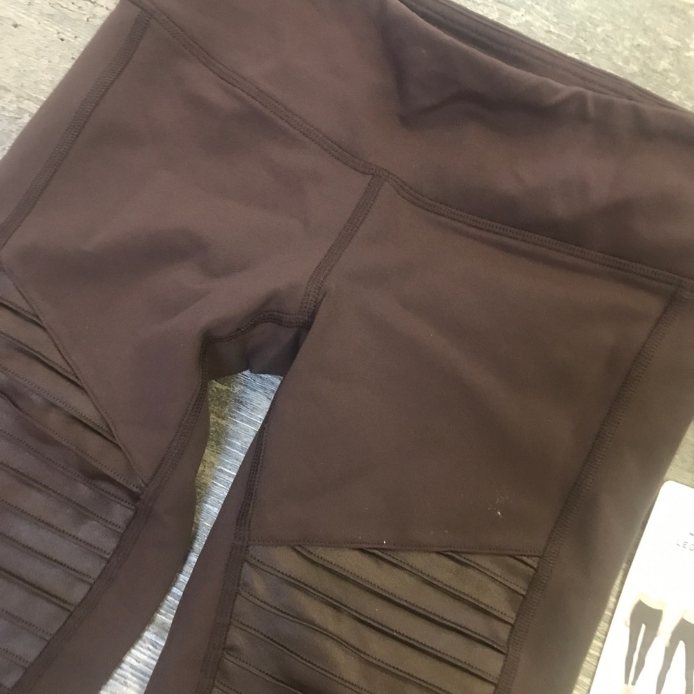 Alo Moto Leggings in Mink